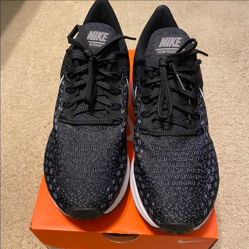 NWOT NIke Air Zoom Pegasus 35.    Size 9.5